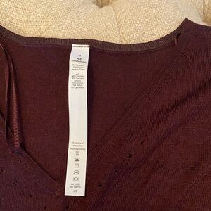 Lululemon v neck, size 4